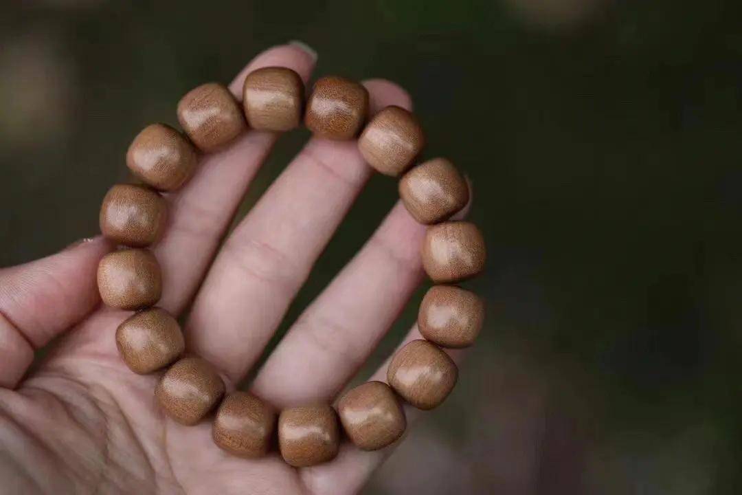 挑选老山檀香的重点是什么？