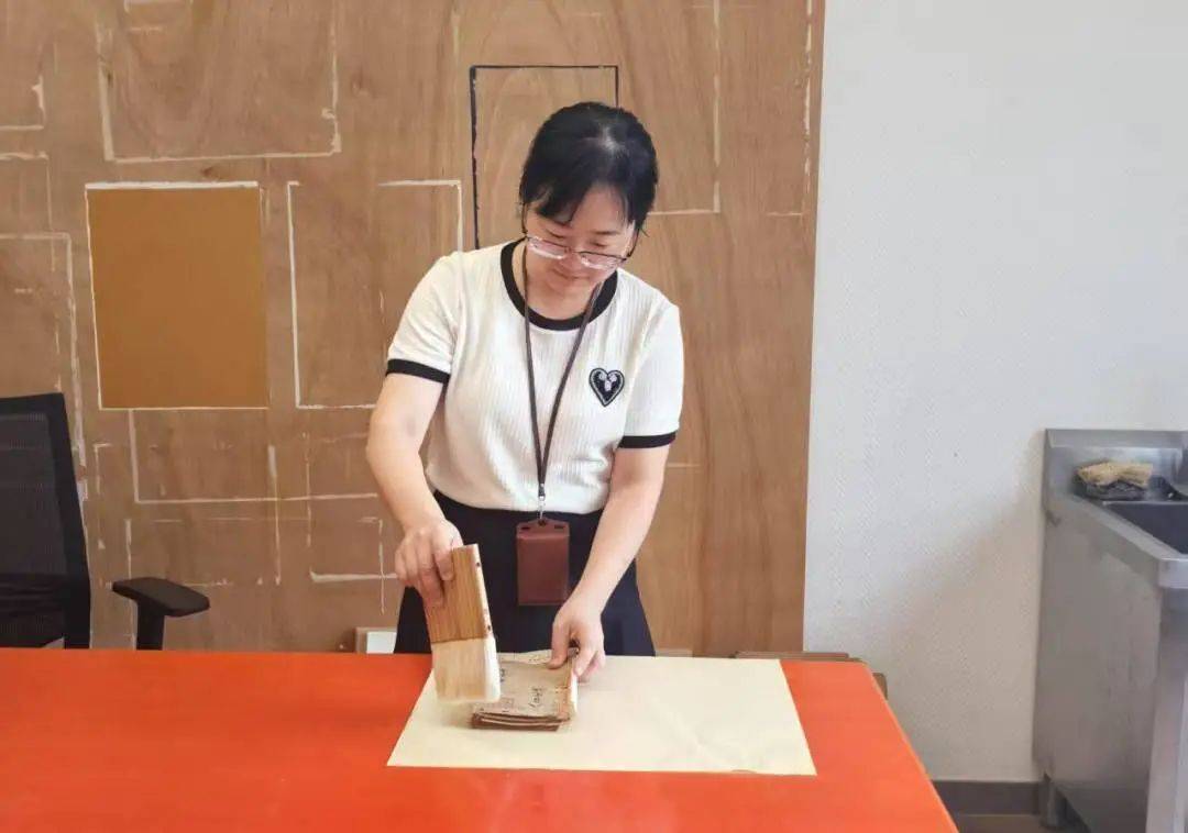 “冷板凳”一坐18年！41岁厦门女子：要一直坐下去