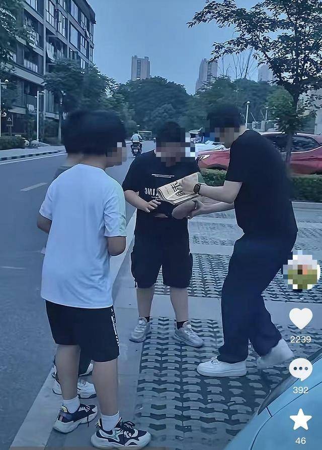 熊孩子闯入别墅搞破坏，业主：家长带孩子道歉，我回赠了试卷