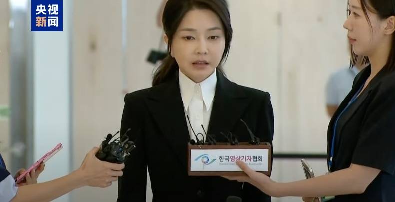 金建希致歉韩国国民，此前硕士、博士学位先后被撤销，丈夫尹锡悦被拘捕