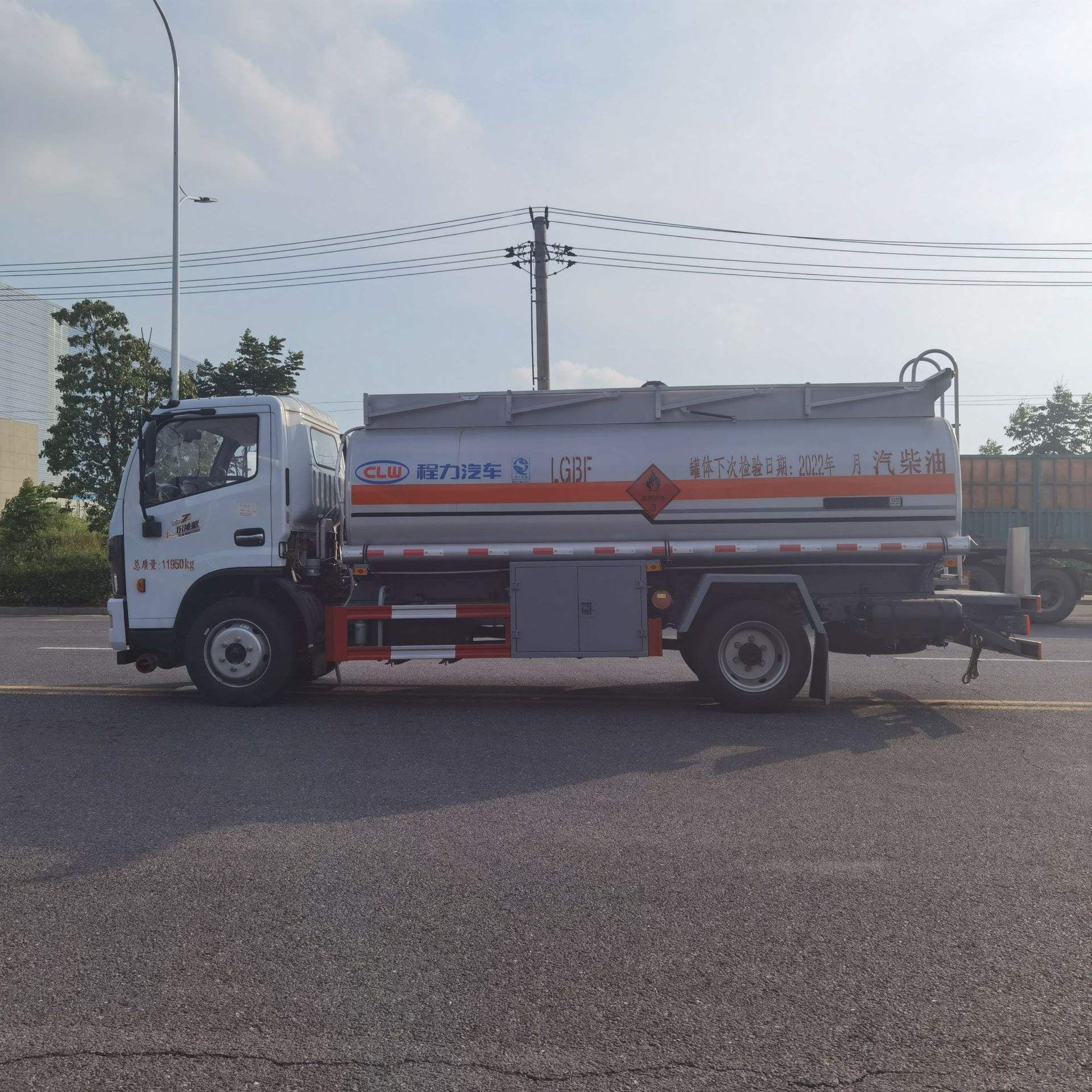 拉原油的罐车(拉原油罐车装油注意事项)