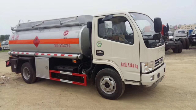 拉原油的罐车(拉原油罐车与拉成品油罐车罐体是一样吗?)