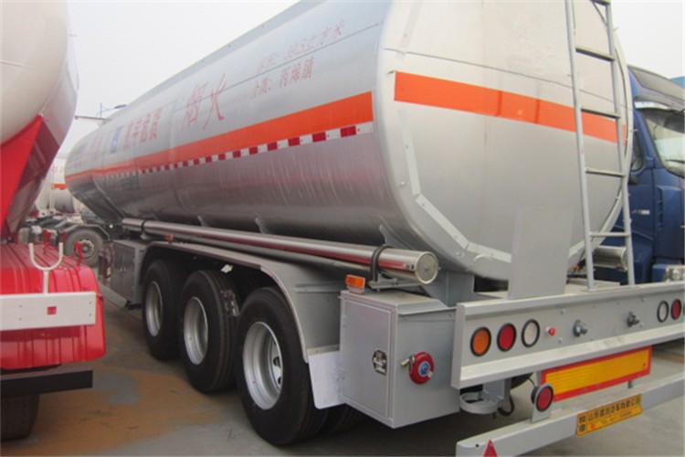 拉原油的罐车(拉原油罐车装油用上装还是下装)